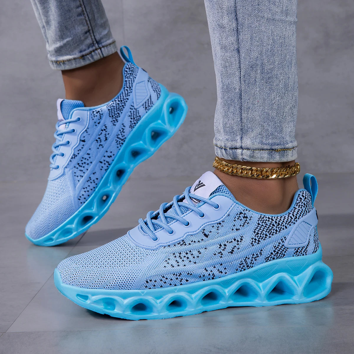 Women Breathable Flying Woven Blade Sneakers, Hollow Shock Absorbing Cushion Athletic Shoes, Lightweight Mesh Non Slip Fashion Walking Jogging Sports Trainers