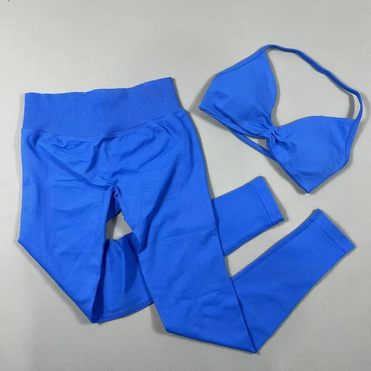 2-Piece Set Women's Seamless Clean (No Logo) Yoga Set, Halter Neck Sports Bra & High-Waisted Lifting Leggings for Gym Workouts