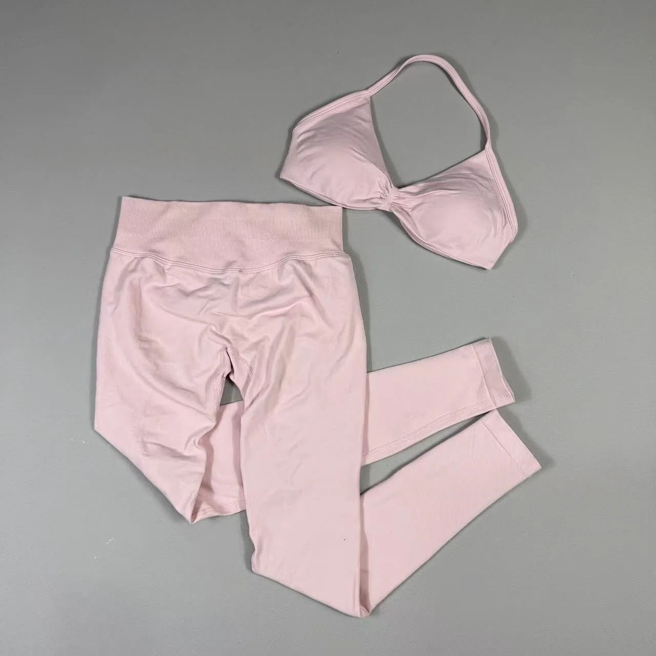 2-Piece Set Women's Seamless Clean (No Logo) Yoga Set, Halter Neck Sports Bra & High-Waisted Lifting Leggings for Gym Workouts