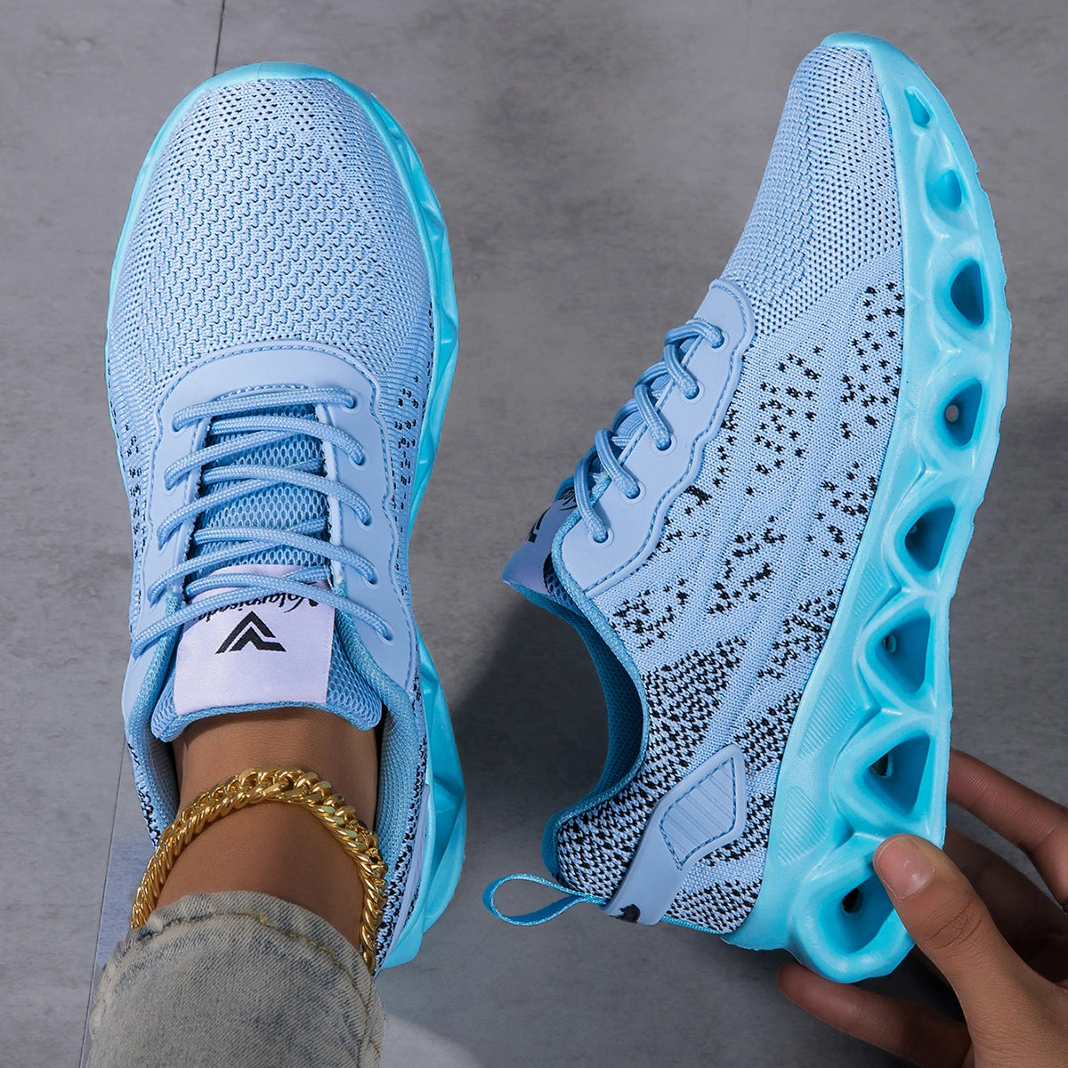 Women Breathable Flying Woven Blade Sneakers, Hollow Shock Absorbing Cushion Athletic Shoes, Lightweight Mesh Non Slip Fashion Walking Jogging Sports Trainers