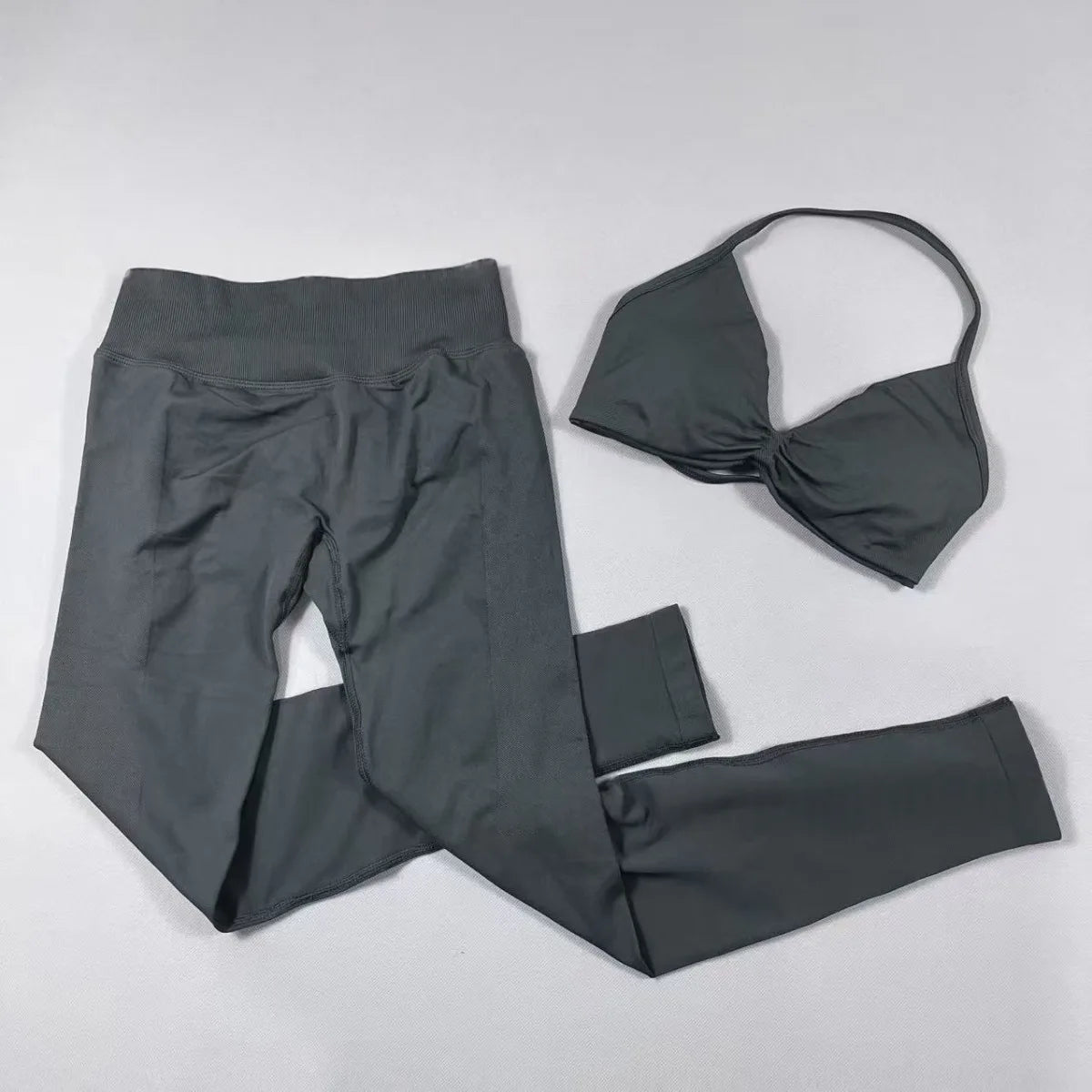 2-Piece Set Women's Seamless Clean (No Logo) Yoga Set, Halter Neck Sports Bra & High-Waisted Lifting Leggings for Gym Workouts