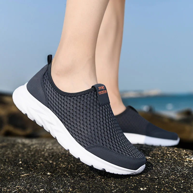 Lightweight Slip-On Shoes for Summer, Large Mesh Breathable Men's Shoes, Ultra-Light Soft-Soled Sports Shoes
