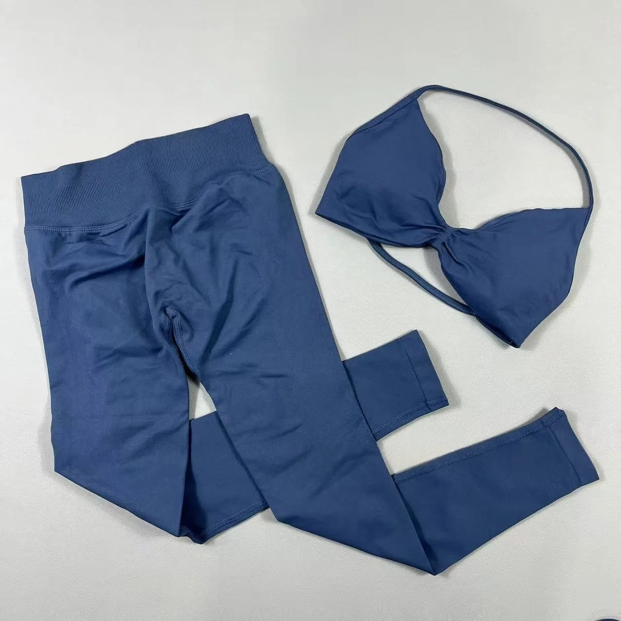 2-Piece Set Women's Seamless Clean (No Logo) Yoga Set, Halter Neck Sports Bra & High-Waisted Lifting Leggings for Gym Workouts