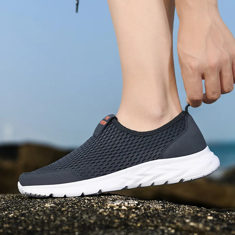 Lightweight Slip-On Shoes for Summer, Large Mesh Breathable Men's Shoes, Ultra-Light Soft-Soled Sports Shoes